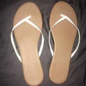Lauren Conrad flip flops